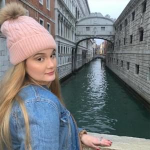 Meet your Posher, Victoria